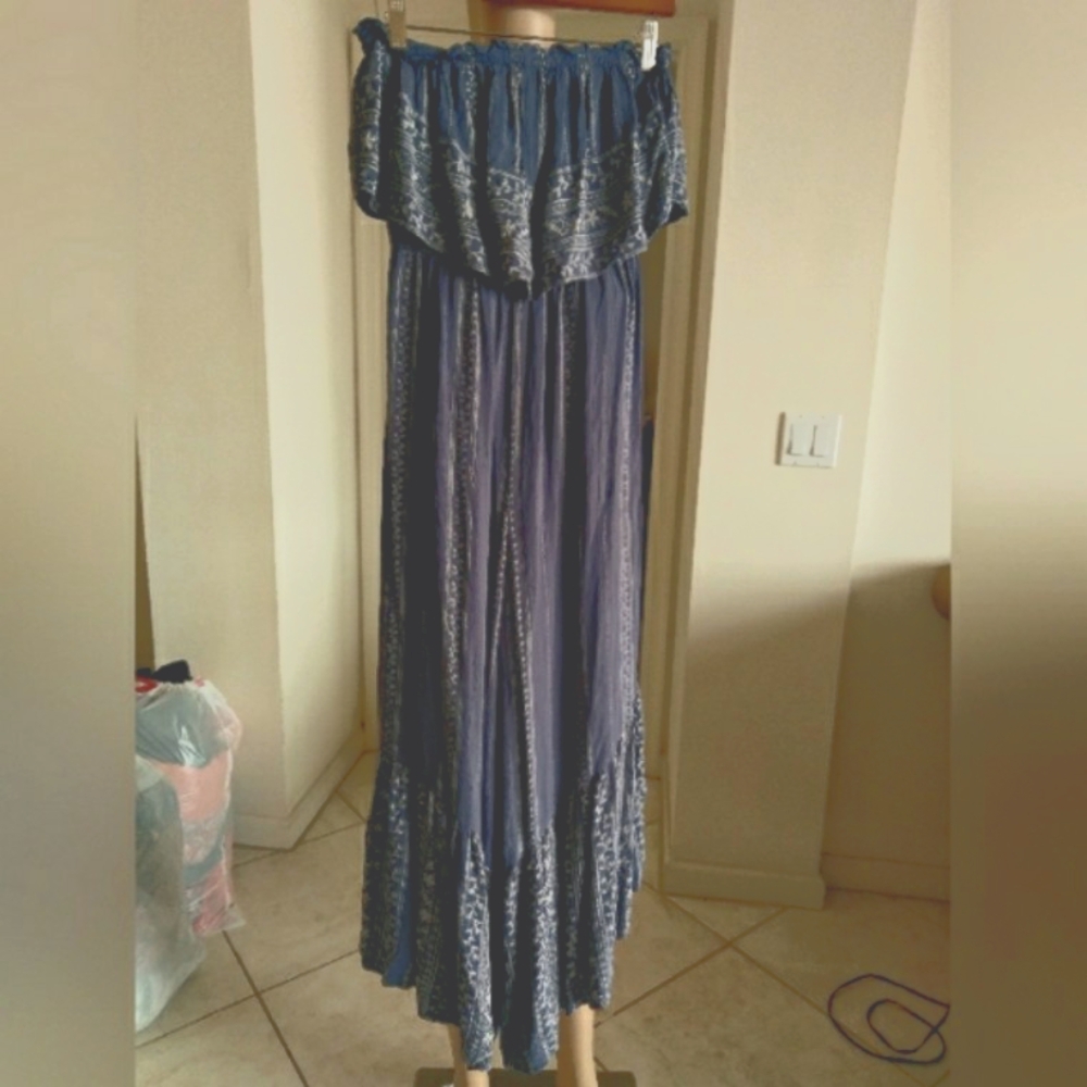 AMERICAN EAGLE STRAPLESS JUMPSUIT W/ RUFFLED LEGS BLUE & FLORAL SZ. SM (ADORABLE